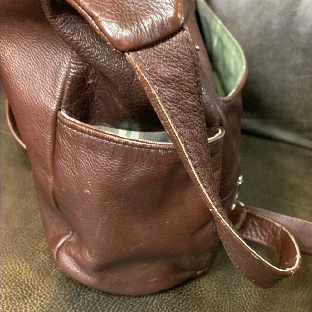 Brown Leather Messenger Bag with Adjustable Strap and Multiple Compartme…